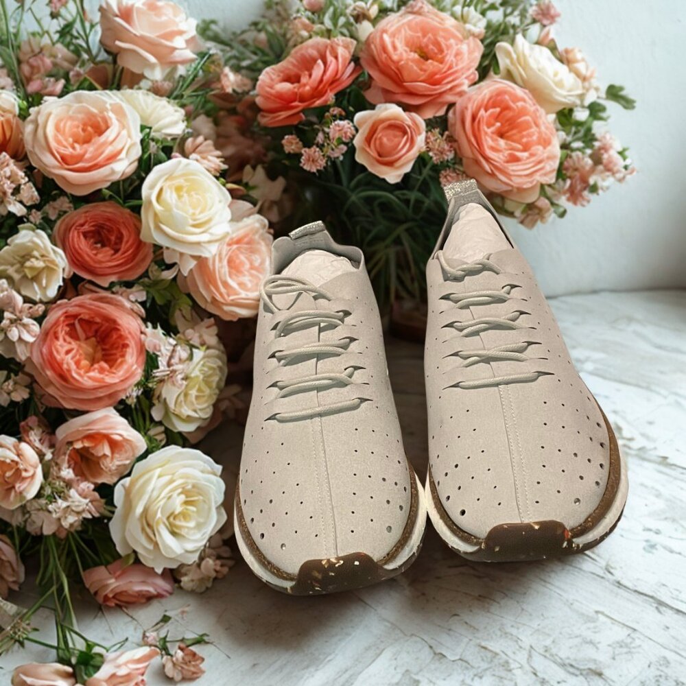 Tan Sneaker Never Worn